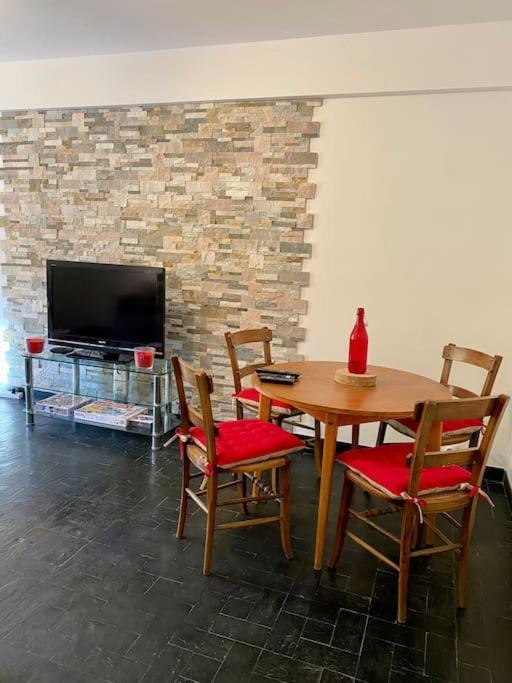 Charmant Appartement Renove Au Coeur Du Village Saint-Martin-Vesubie Bagian luar foto